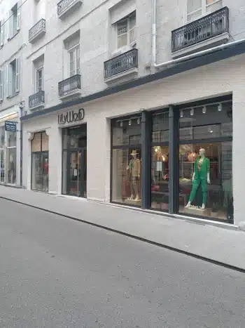 Rue Camille Collard, Lily Wood la suite, une déclinaison de la boutique de prêt à porter Lily Wood  est installé dans un local entièrement rénové par l'EPASE.