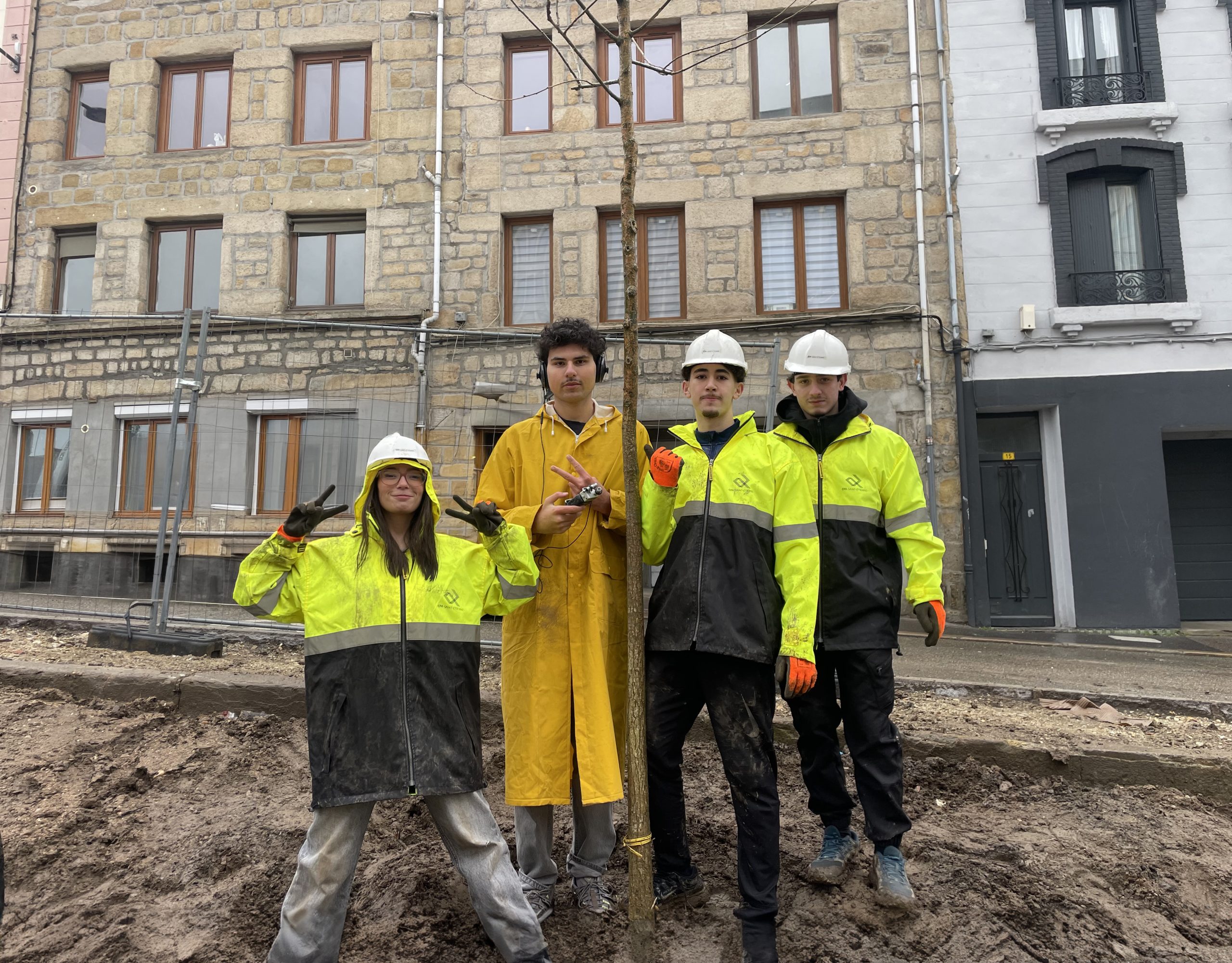 Sur le chantier de la future place Sainte-Barbe, l’EPA Saint-Étienne construit la transformation urbaine avec les habitants.